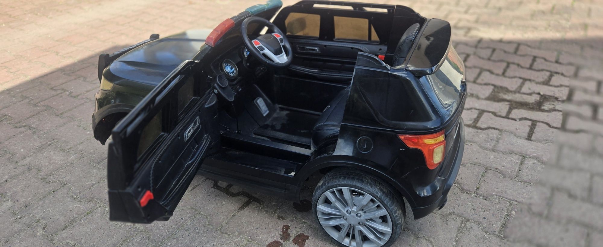 Samochodzik elektryczny dla dziecka z pilotem - policja.