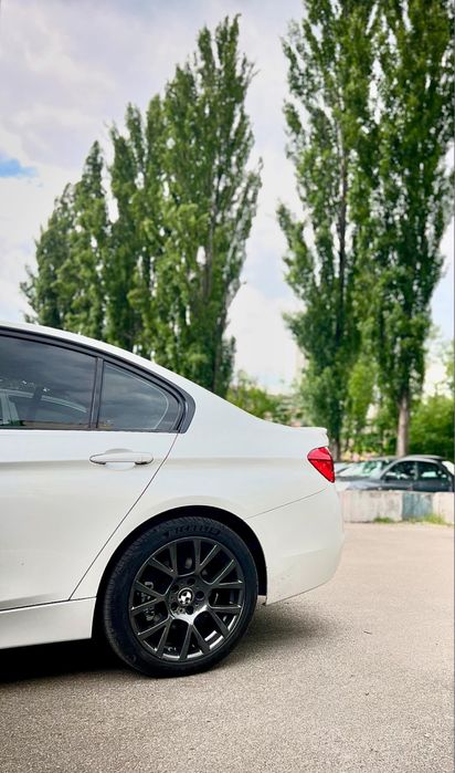Bmw f30 2016 року