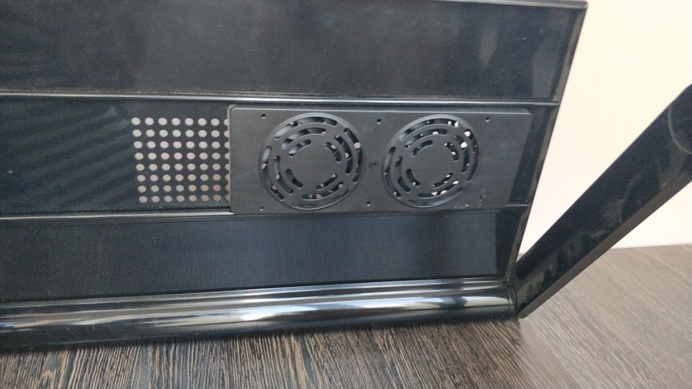 Складний комп'ютерний стіл, що регулюється по висоті