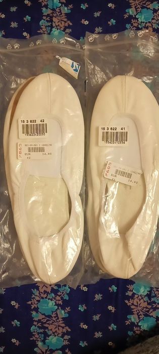 Шкіряні чешки, 39 та 40розмір. Спеціальна прогумована підошва.