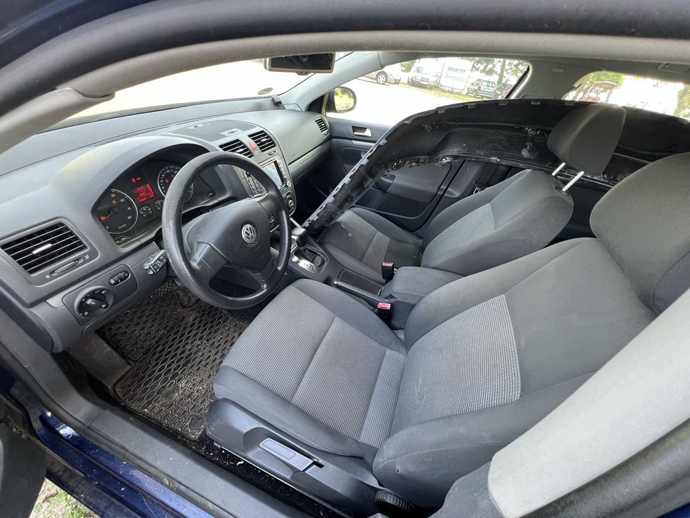 Golf 1,6 MPi 102 ps Automat, maly przebieg uszkodzony tyl