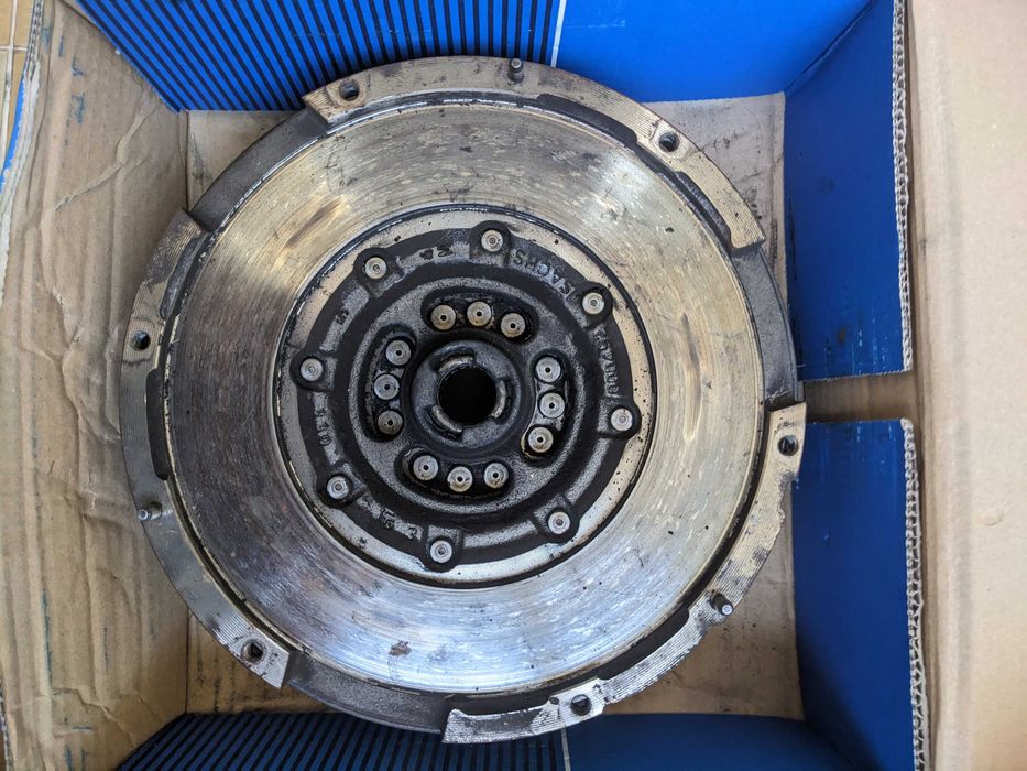 Маховик і комплект зчеплення audi a4b8