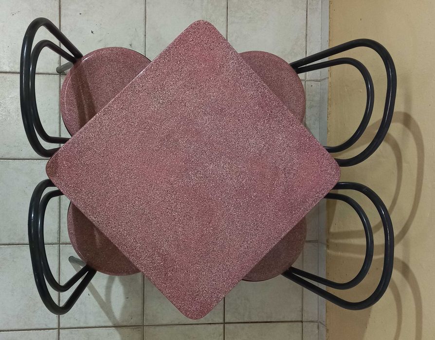 Vendo Conjuntos de Mesas e Cadeiras para Café