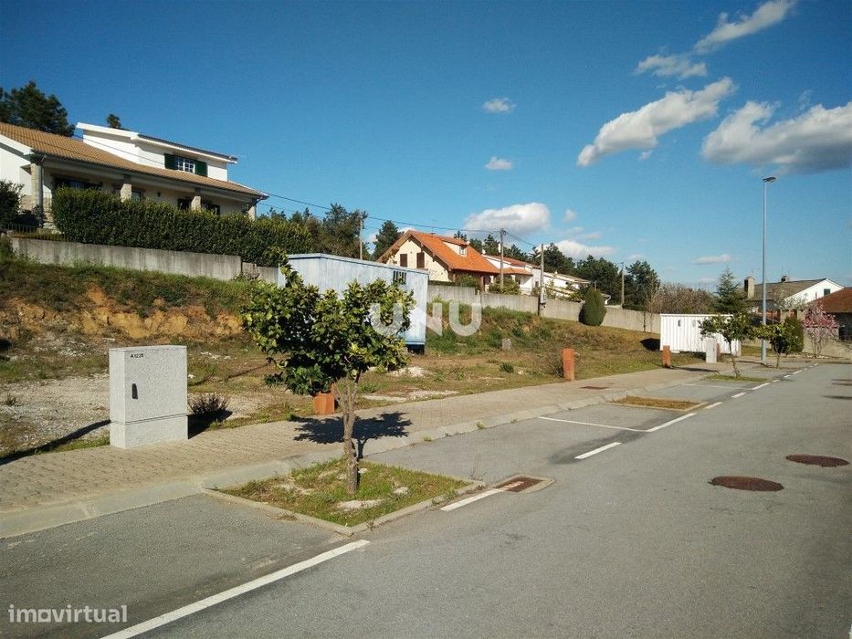 Loteamento Urbano para construção de 5 moradias em banda, no Tortos...