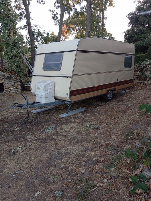 Caravana vintage em ótimo estado