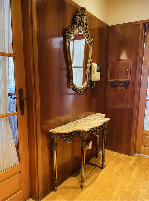 Credência/Móvel de Entrada e Espelho Clássicos em Madeira Dourada