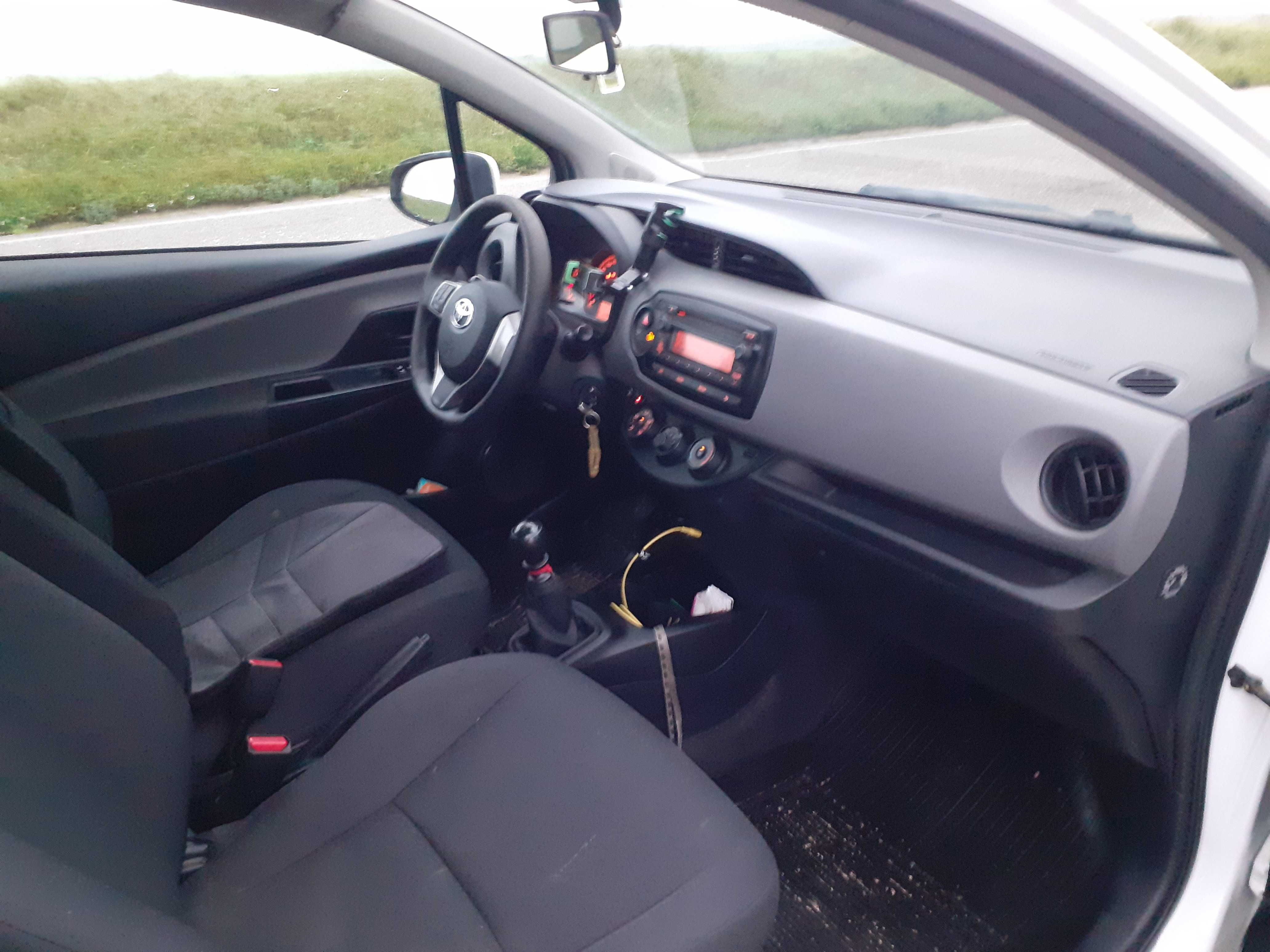 Toyota Yaris excelente estado