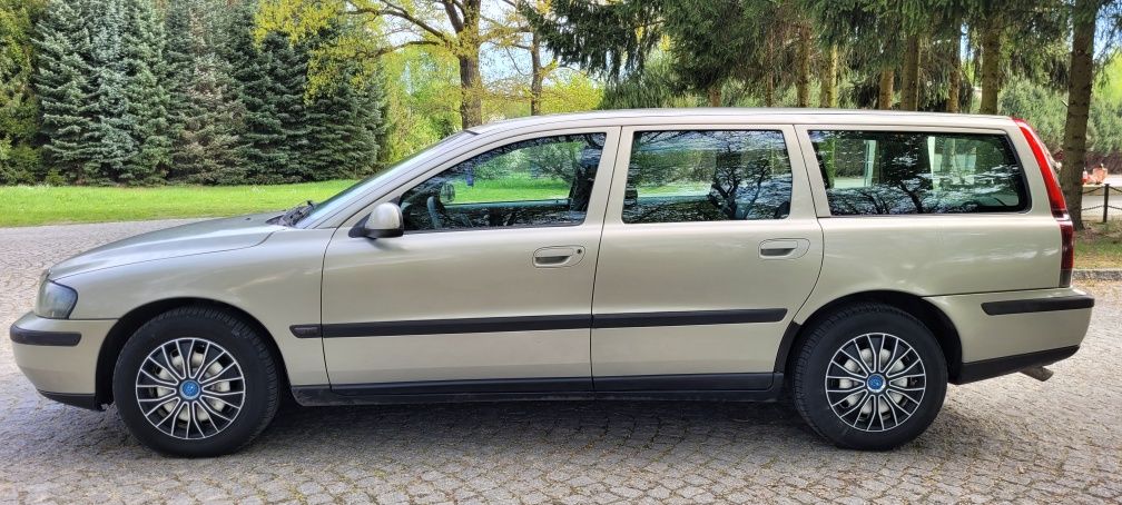 Volvo V70**2.5 TDI**140 Kn**Długie Oplaty**Polecam**