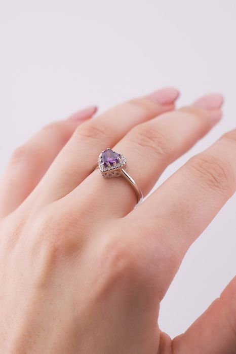 Срібна каблучка з фіанітом