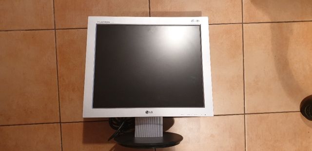 Płaski monitot LCD 17 cali LG SPRZEDAM