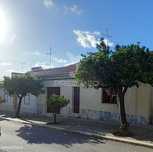 Casa térrea com quintal e garagem