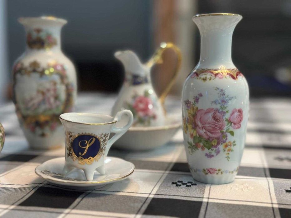 Vendo conjunto de peças em porcelana decorativas antigas