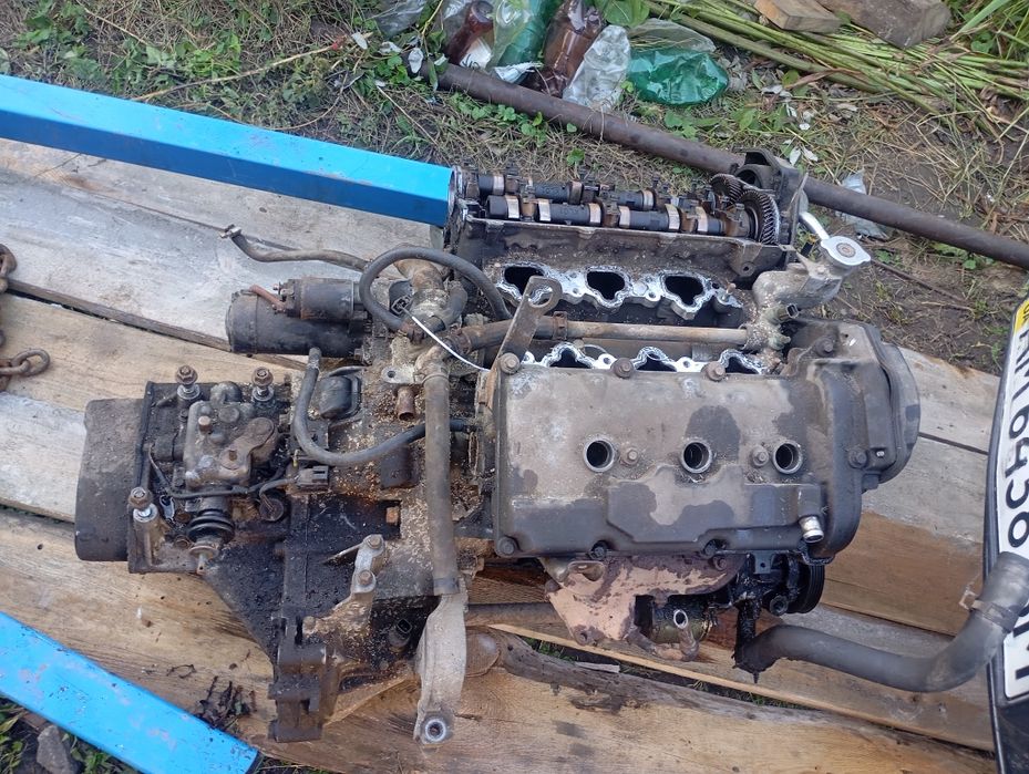 Xedos 9 2.5 kl по запчастинах