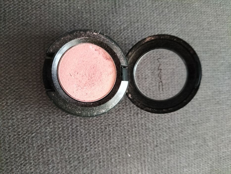 Cień do powiek firmy Mac