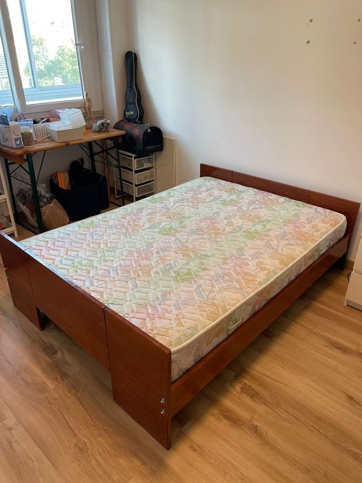 Cama casal praticamente nova