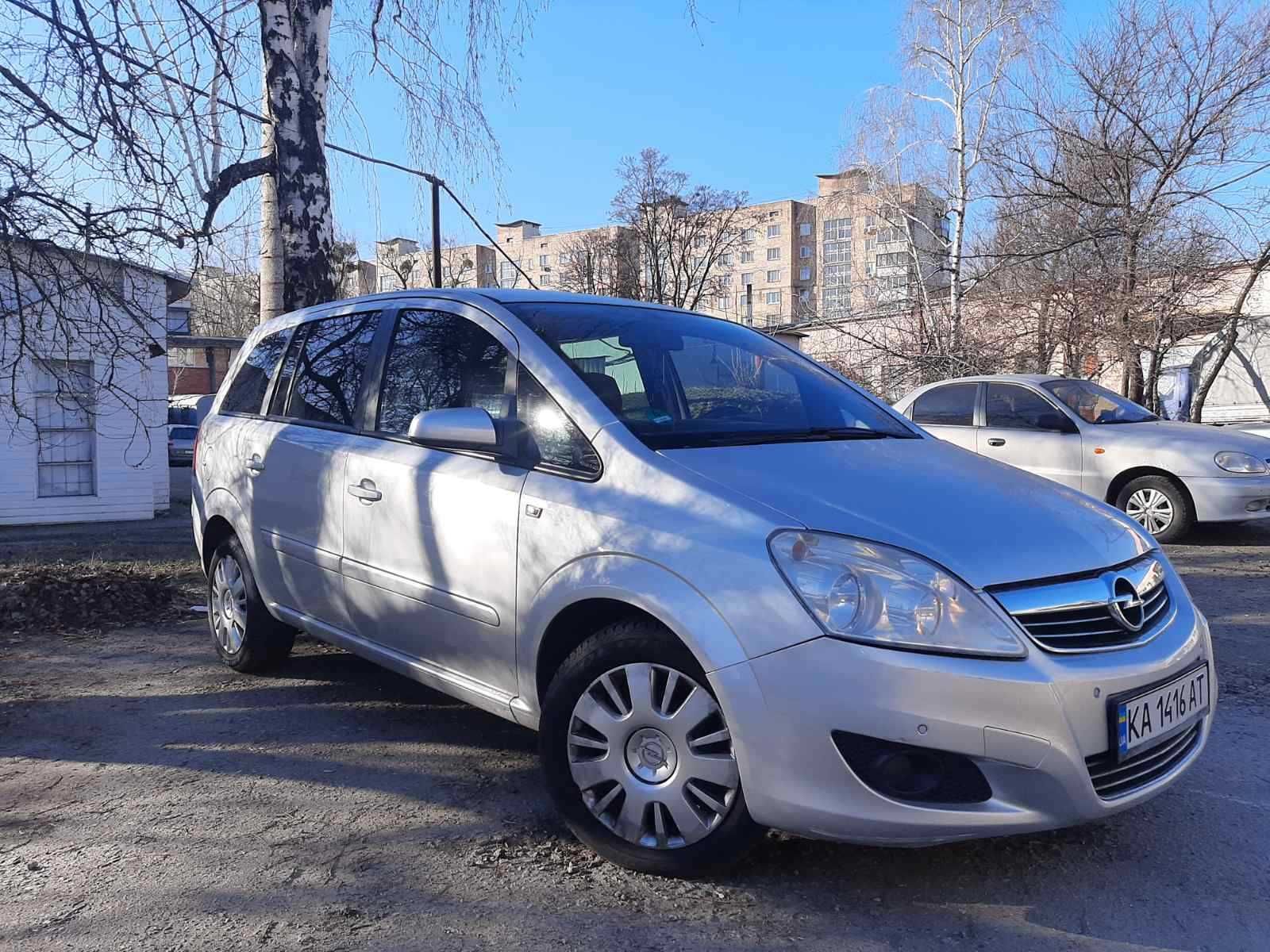 Сімейний мінівен на автоматі Opel Zafira  В