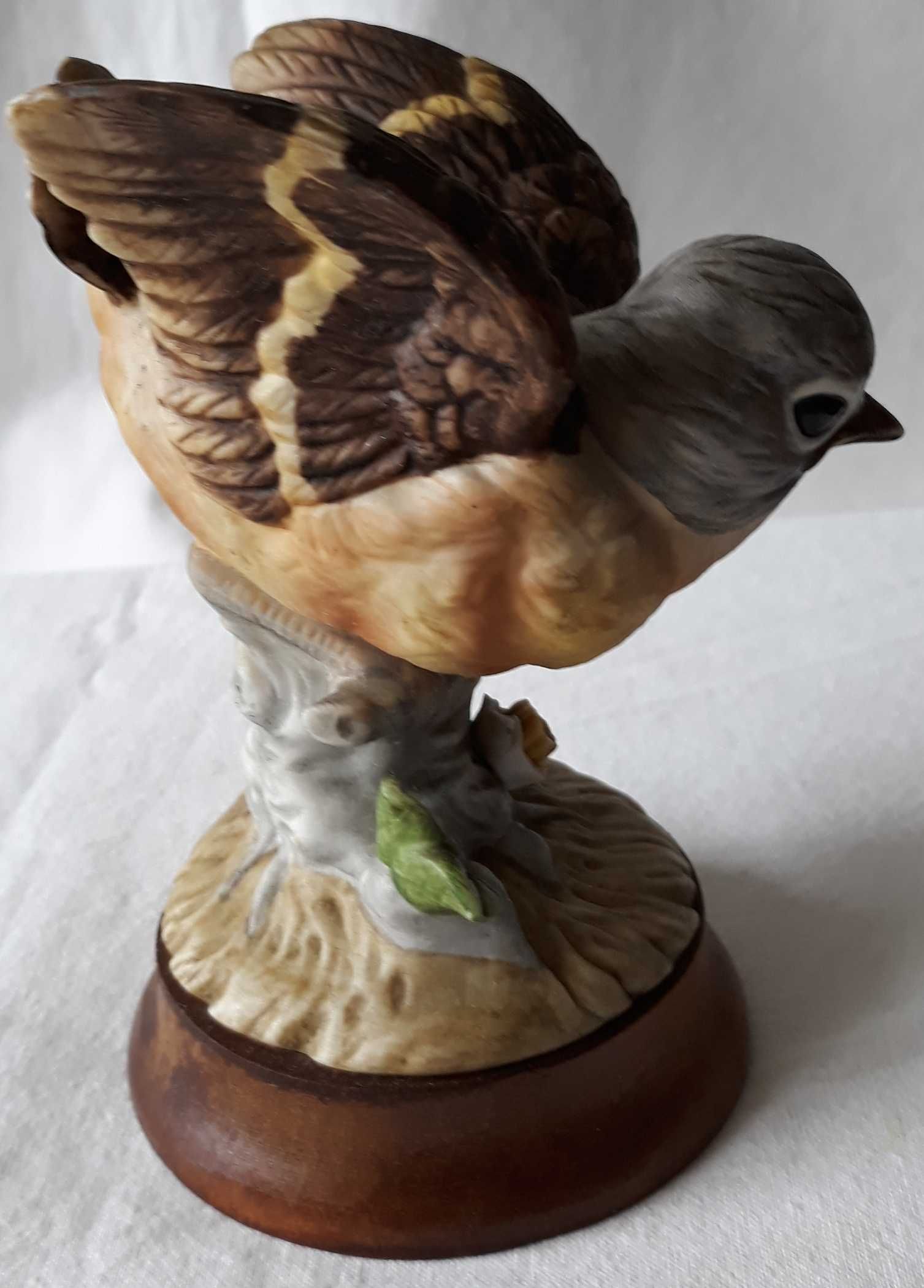 stary porcelanowy ptaszek