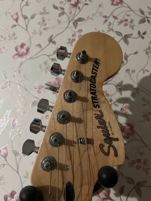 Продам гитару Fender Squier