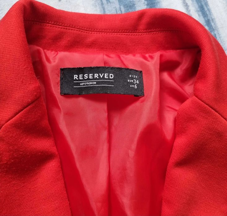 Czerwona marynarka reserved