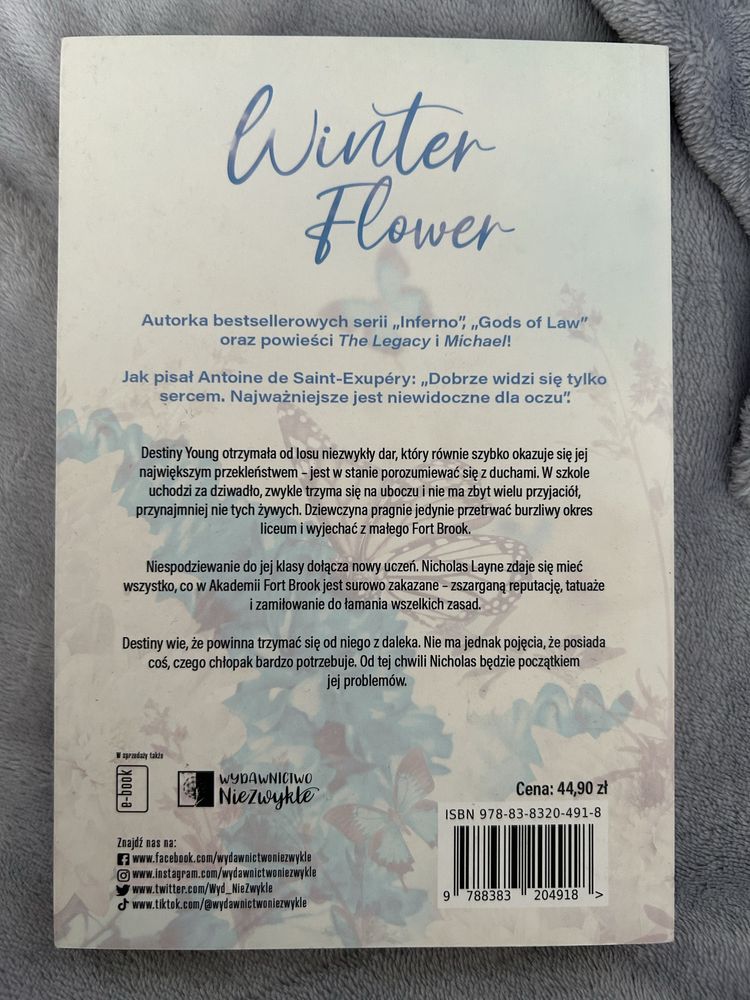 Winter flower - Julia Brylewska