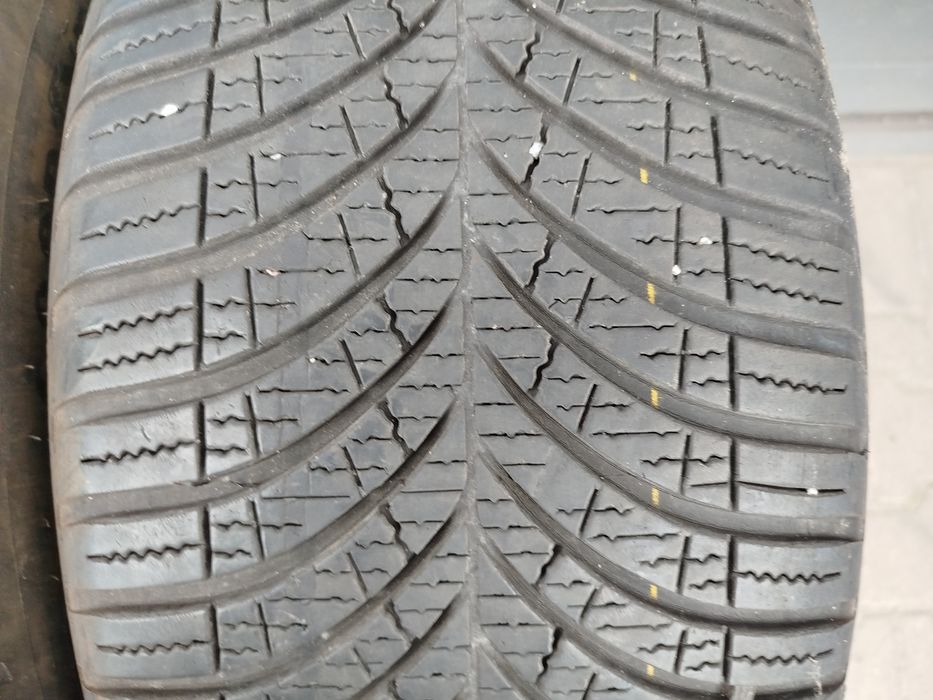 Opony całoroczne Goodyear 225/50R17