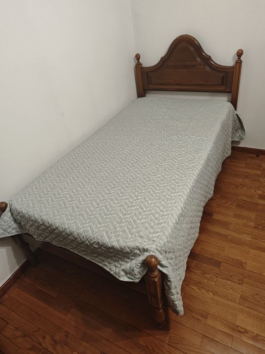 Vendo cama solteiro madeira