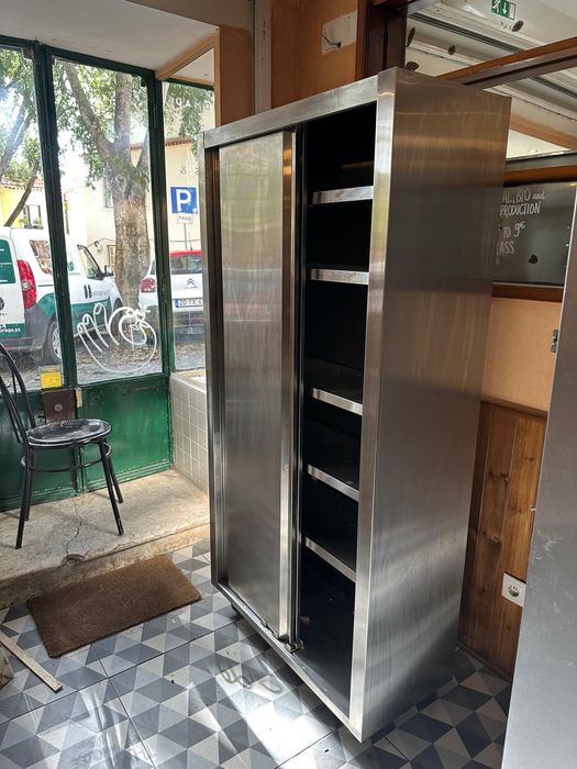 Armário de cozinha em inox: profissional, em ótimo estado (Alfama)
