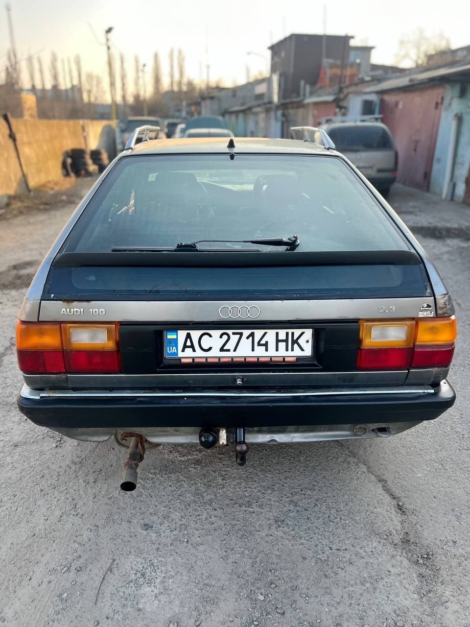 Ляда багажника на ауді 100 с3 Ціна шара!