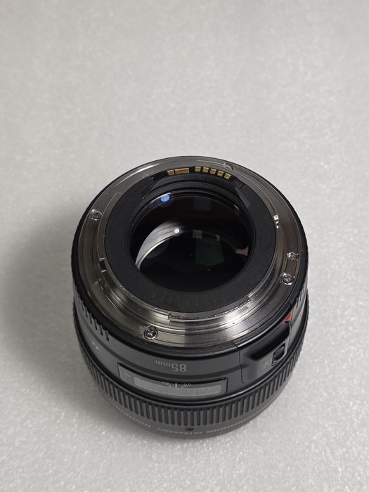 Canon EF 85mm F/1.8