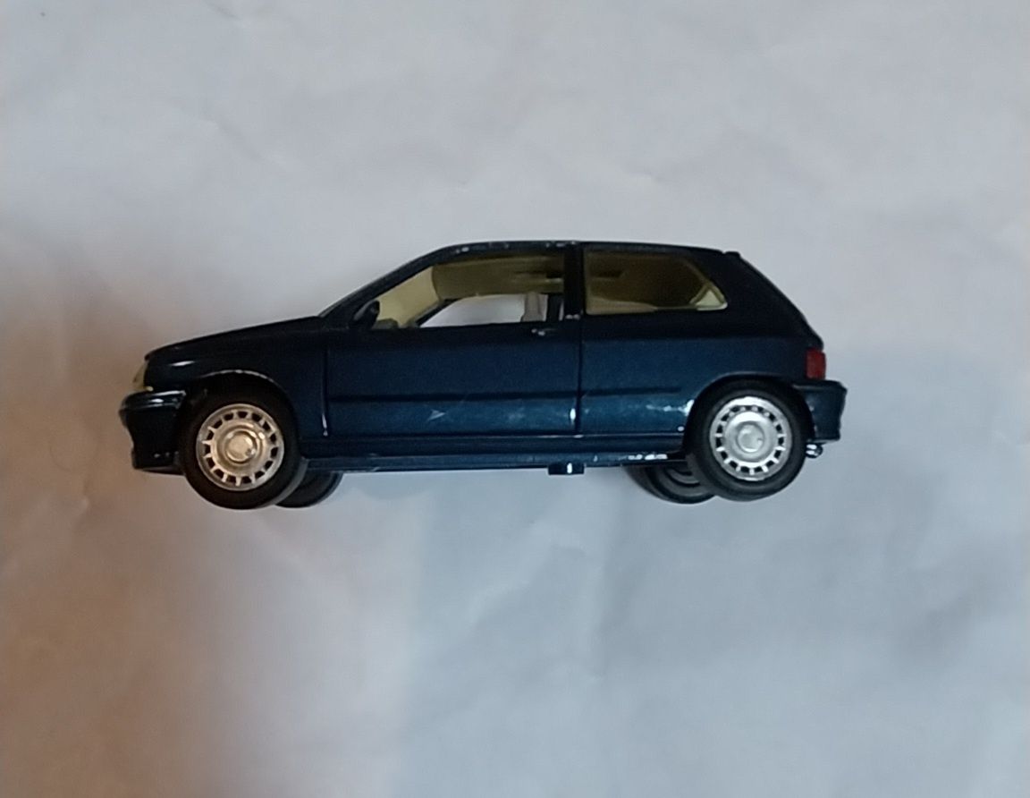 Miniatura da Solido Renault Clio escala 1/43