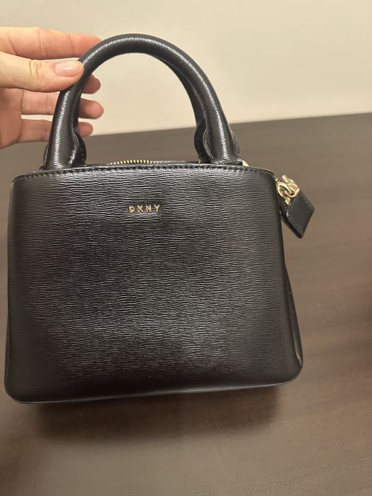 Продаж шкіряної сумки DKNY