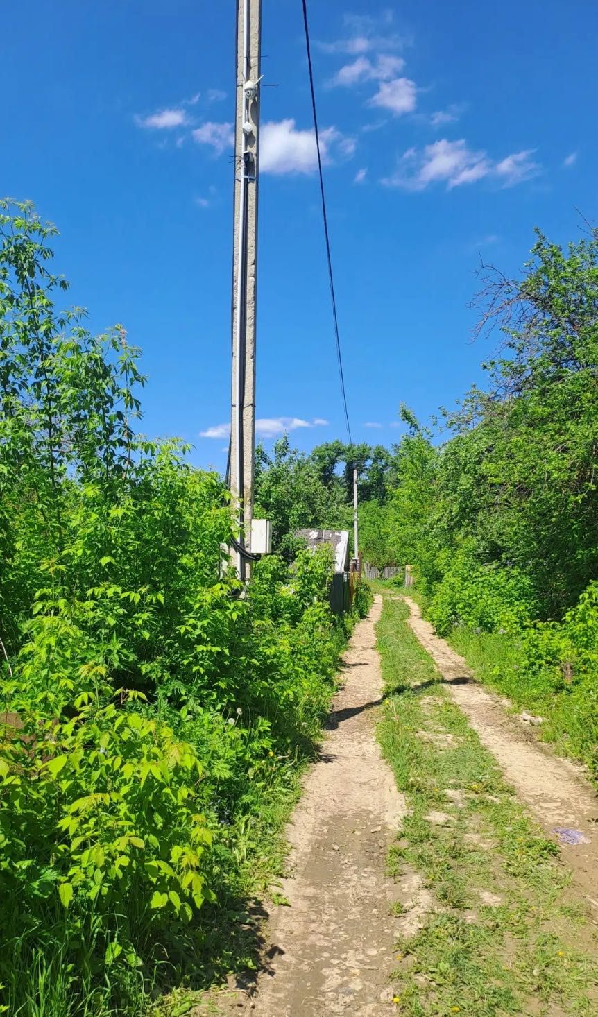 Дачна ділянка 4 сотки, огорожена, є будка, плодоносні дерева і кущі