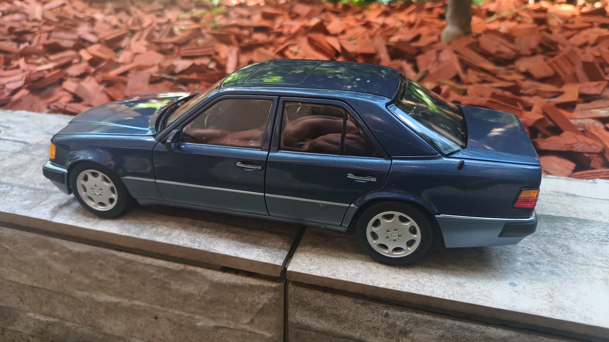 Model norev 1:18