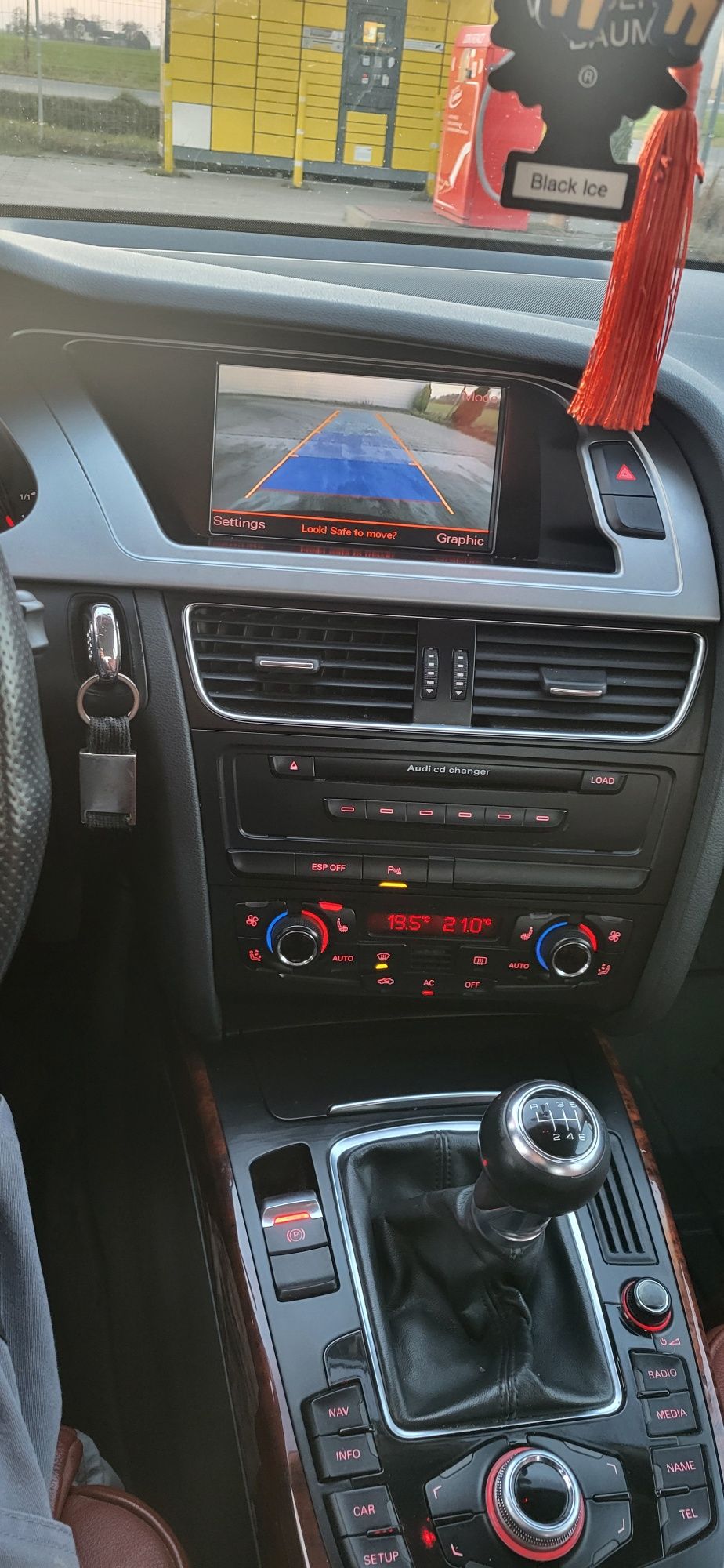 Śliczna Audi A4B8 s-line niski przebieg