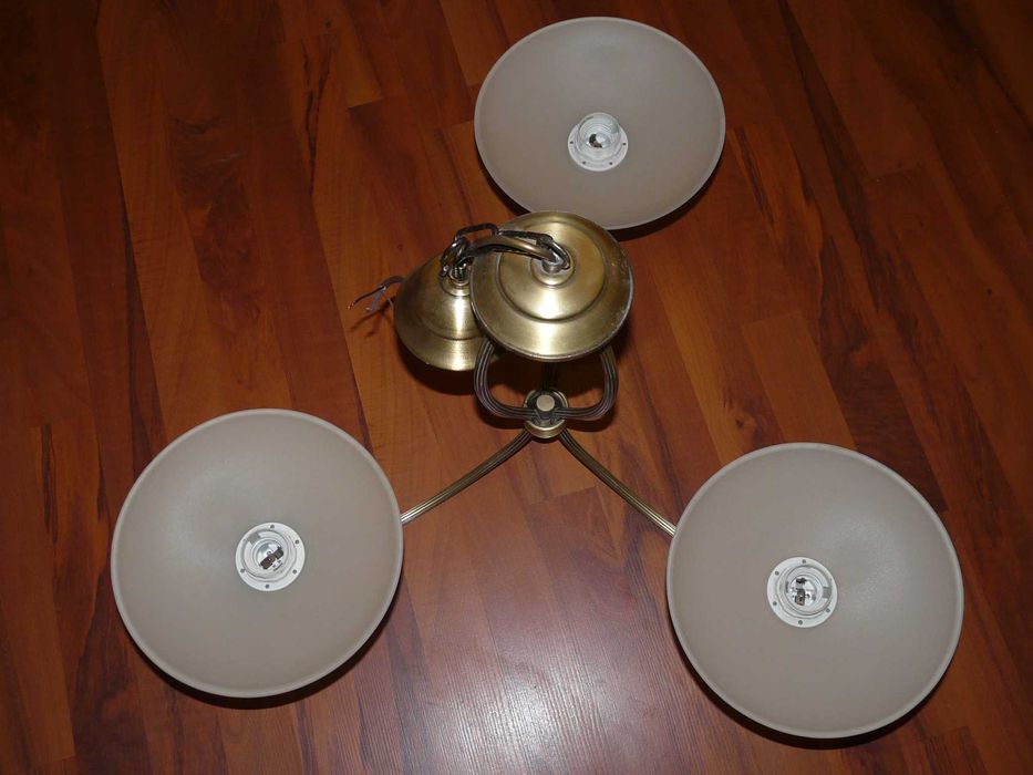 Lampa salonowa gabinetowa do sypialni mosiężna 3 klosze tzw. berety