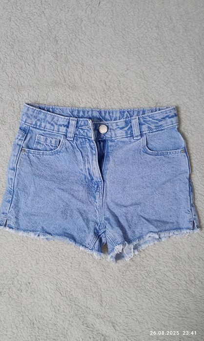 Продам вживані джинсові шорти на дівчинку7-8р(128см)