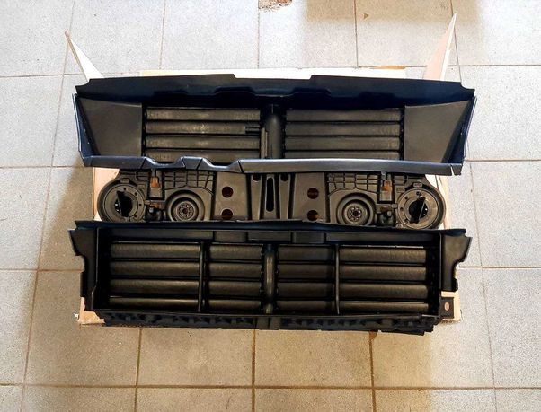 GV4Z8475A Передняя панель радиатора в сборе с жалюзями Ford Escape 17+