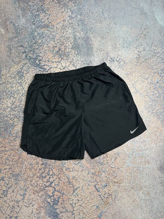 Бігові шорти Nike dri fit розмір Л шорти для залу