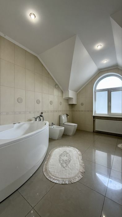 Будинок у нагірній частині міста, район ресторану «Armenia»