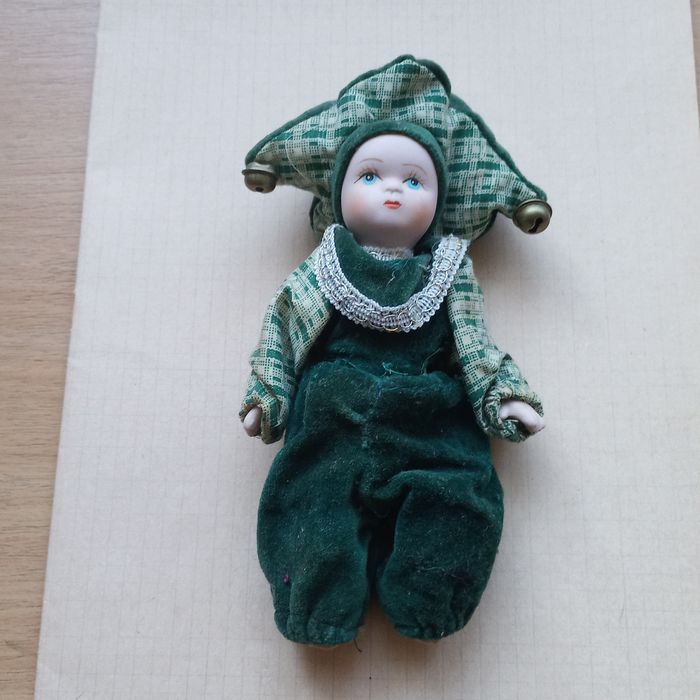 Порцелянова лялька