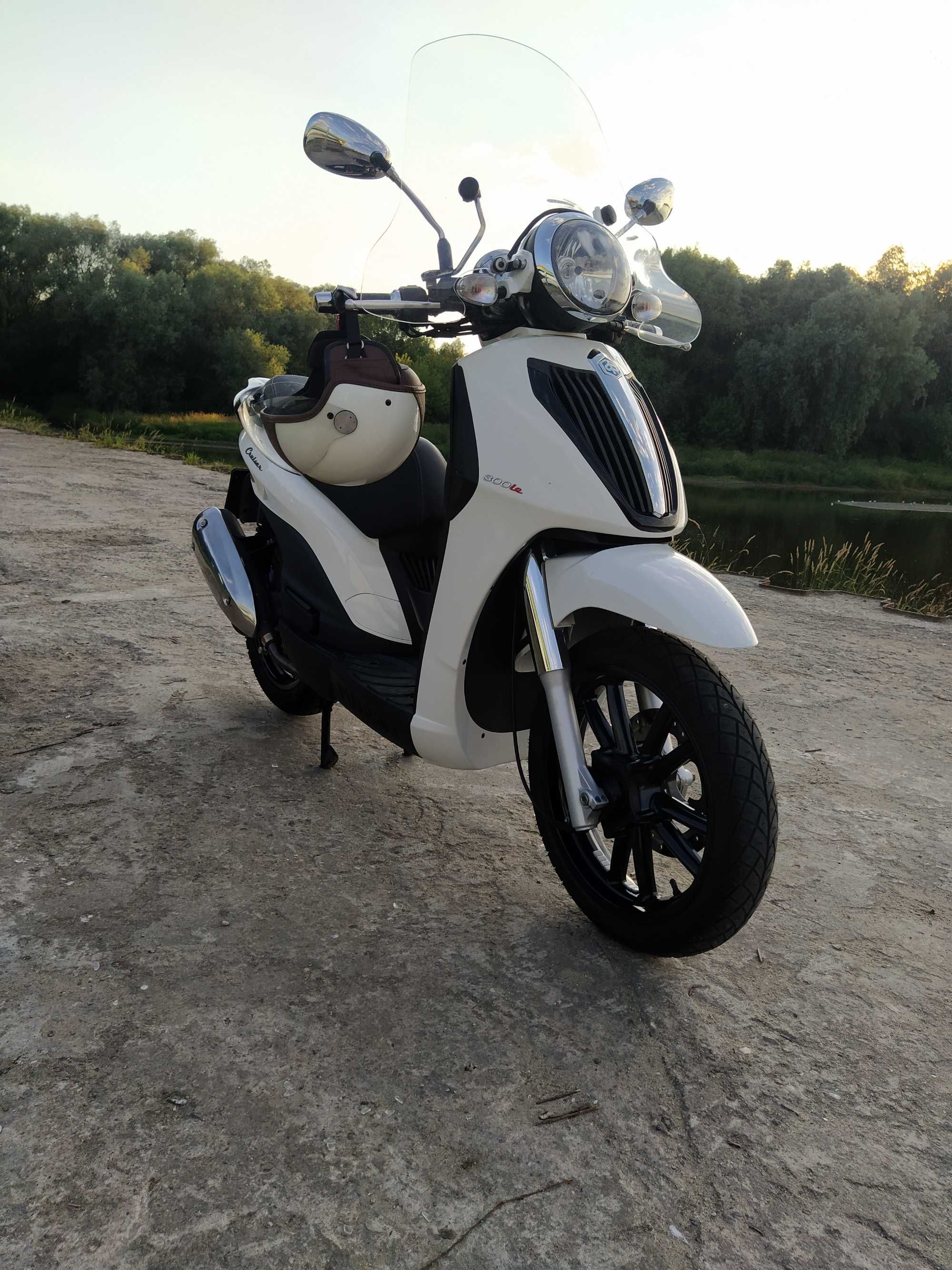 Piaggio carnaby Cruiser 300ie 2011r przebieg 13600km