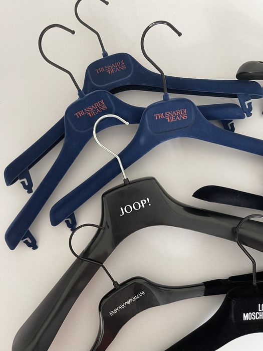 Wieszaki 11szt. Armani Cavalli Moschino Versace LiuJo Joop Trussardi