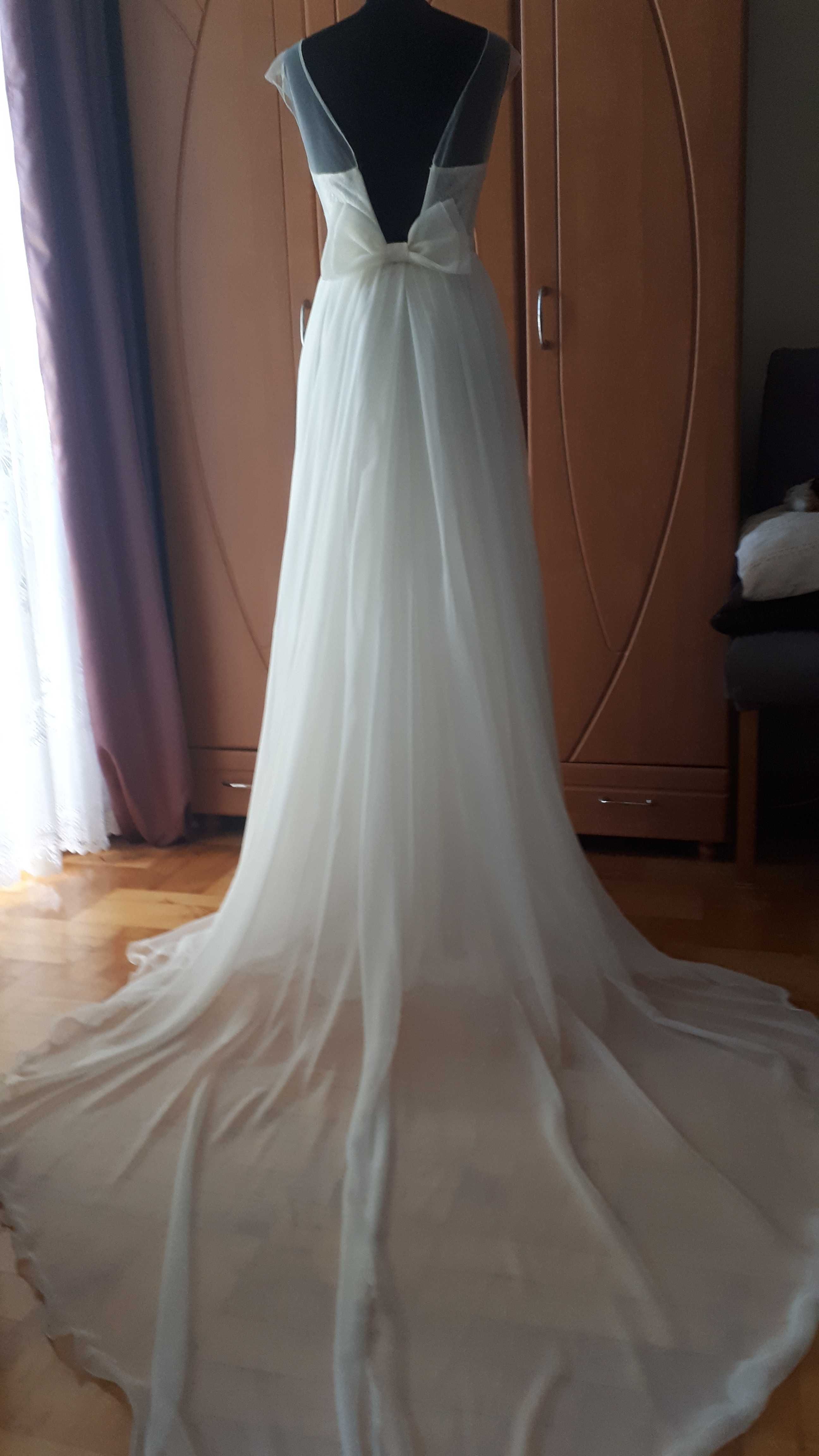Suknia ślubna z kolekcji MiaLavi, rozmiar S, 36
