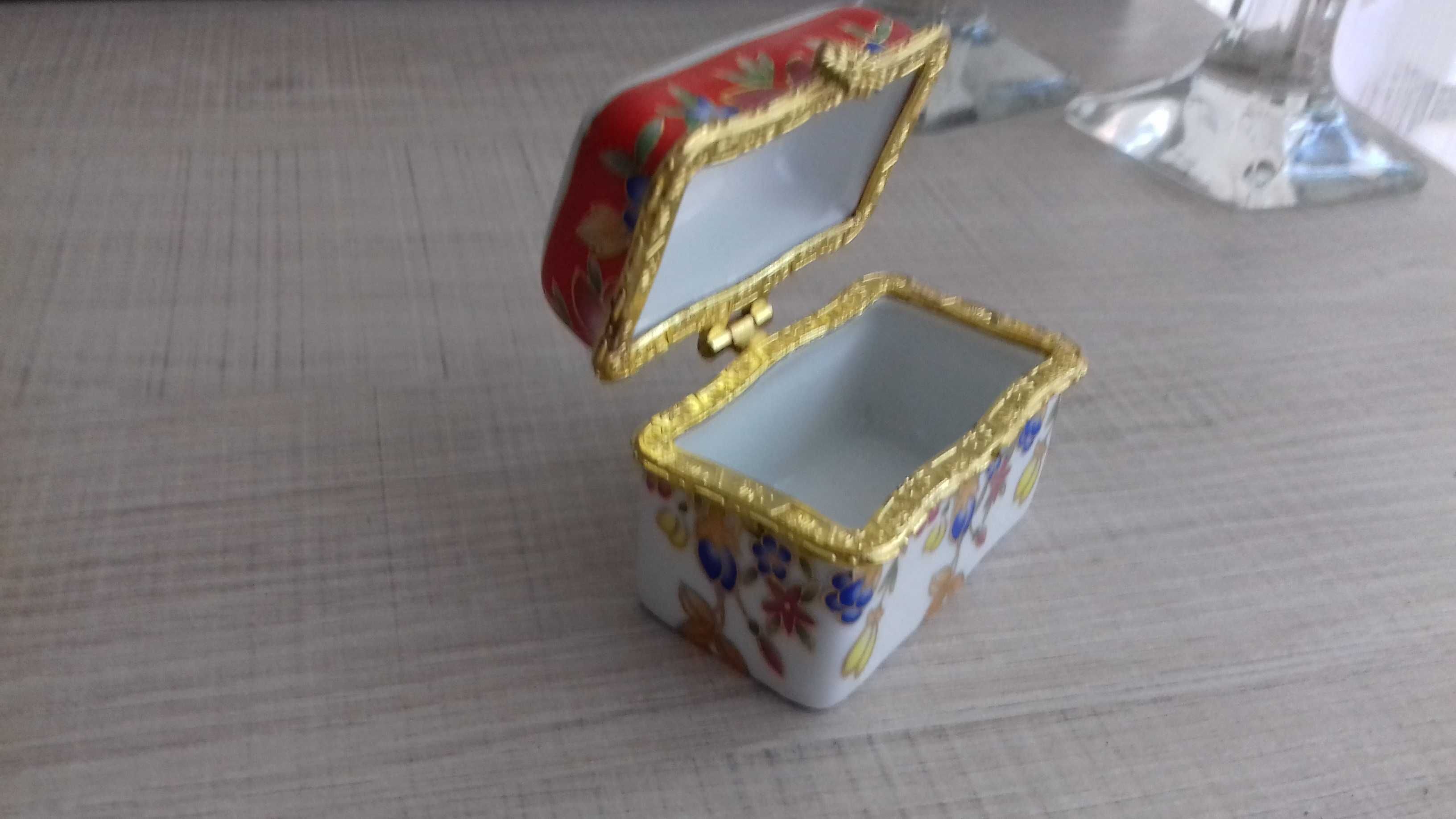 Puzderko porcelana szkatułka