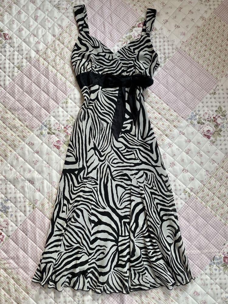 Sukienka midi na ramiączka w zebrę M 38 per una vintage boho codzienna