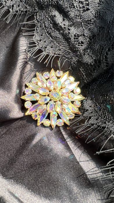 Винтажная брошь с австрийскими кристалами