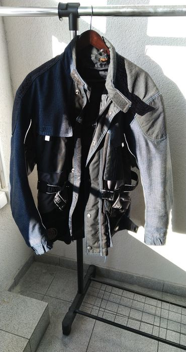 Мотокуртка Uvex з захисними елементами.