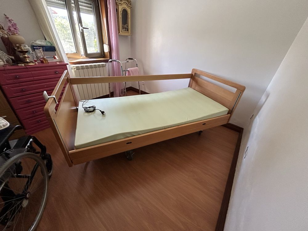 Cama eletrica geriatrica para pessoa acamada