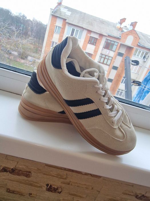 Кеди жіночі в гарному стані