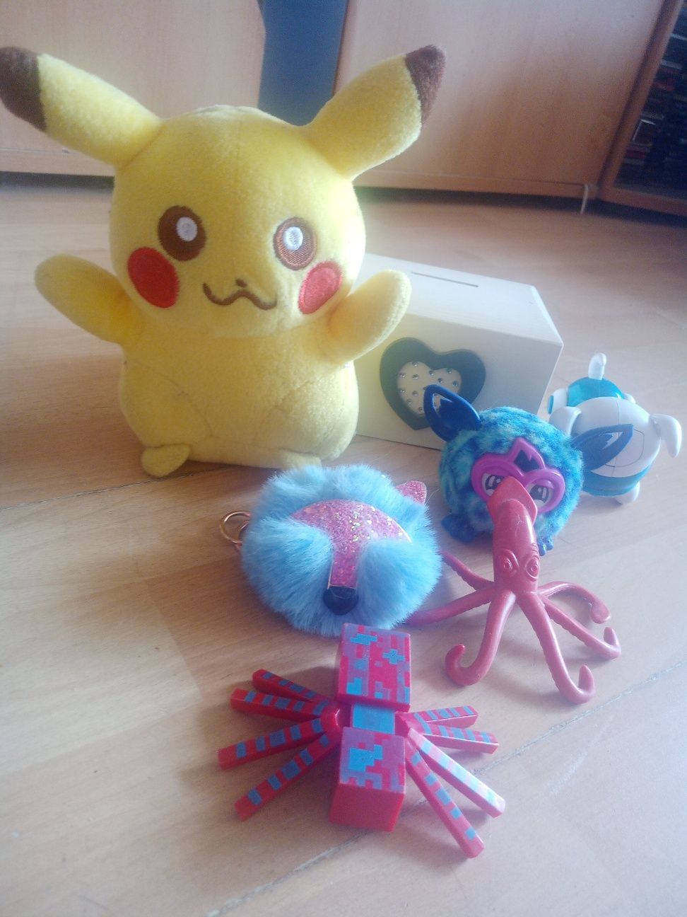 Pluszak Pikachu,skarbonka i inne